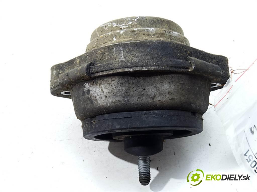 BMW X5    E53 3.0B 231KM 99-06  AirBag Motor 6758430 (Držiaky motora)
