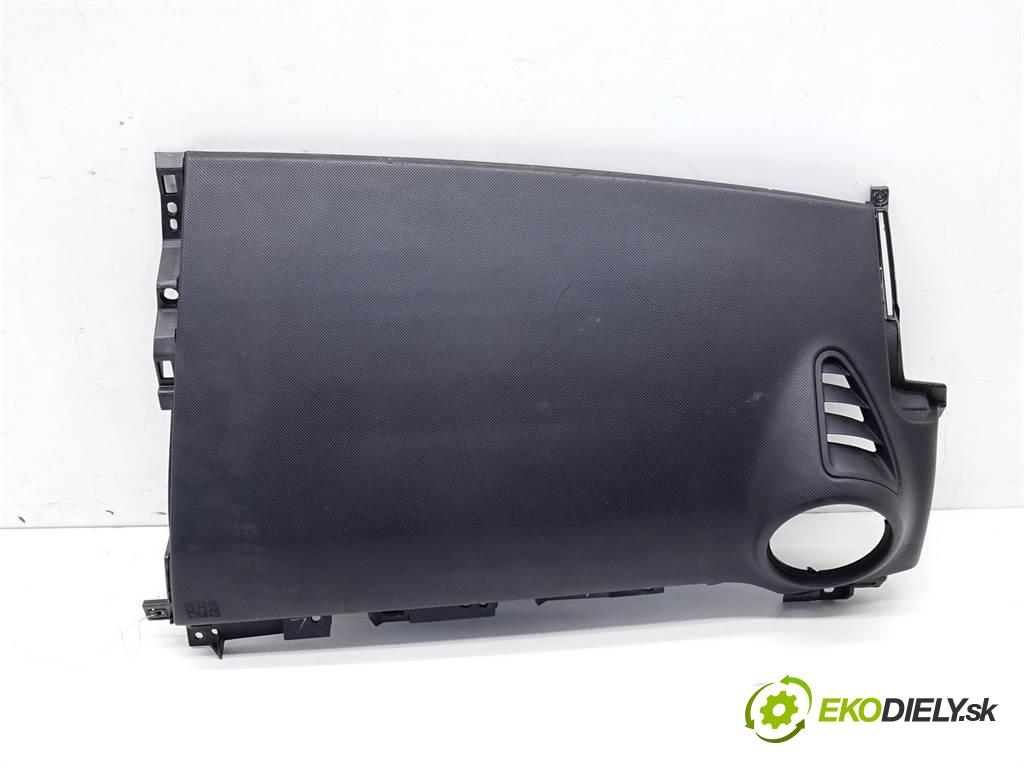 Mazda 3  2007 110 kW BK LIFT SEDAN 4D 2.0B 150KM 03-09 2000 Palubná doska Kryt silentbloku BP4K60350