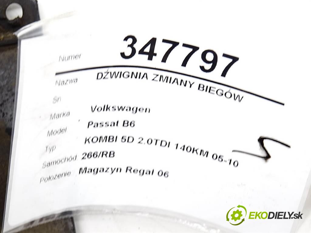 Volkswagen Passat B6  2008 103 kW KOMBI 5D 2.0TDI 140KM 05-10 2000 Kulisa 3C1713025H (Rýchlostné páky / kulisy)