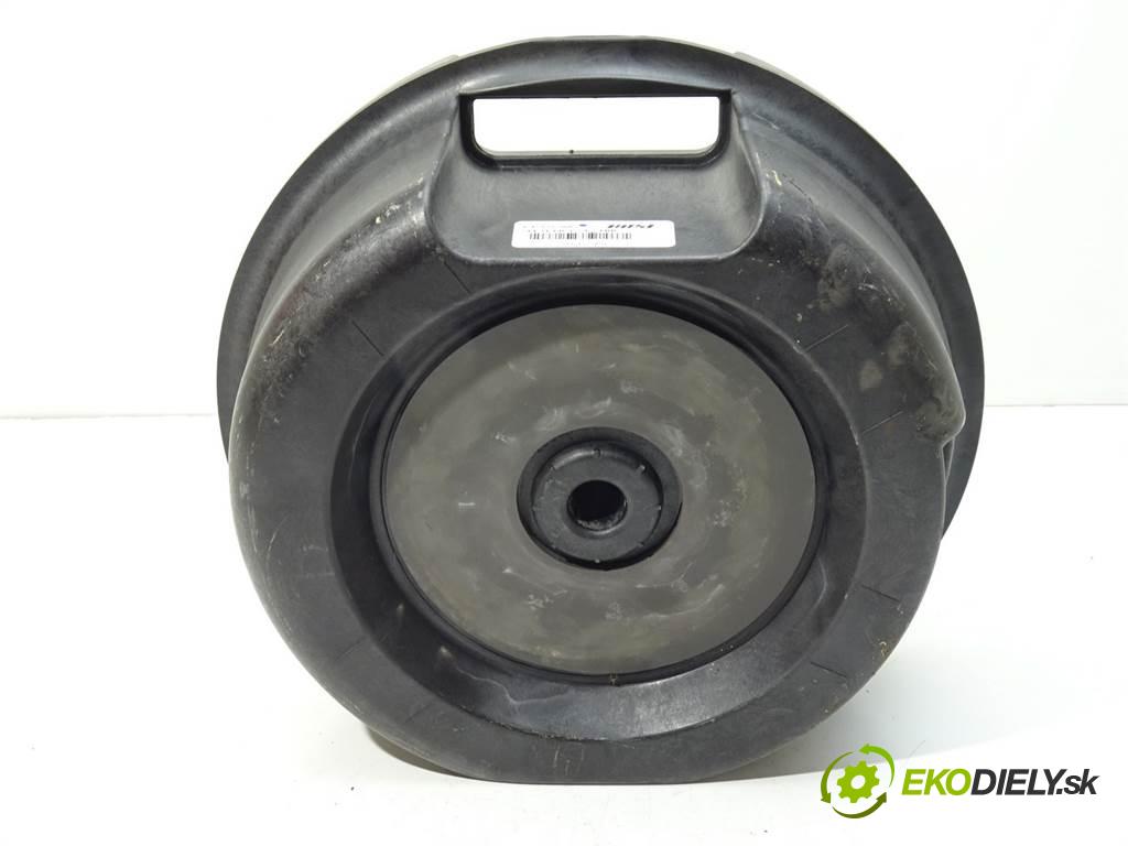 Mazda 6    KOMBI 5D 2.0D 136KM 02-07  subwoofer BOSE GJ5A66960