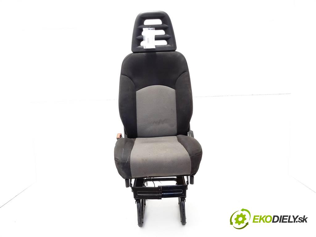 Iveco Daily IV    35C15 EURO4 107kW(145KM) 06-11  Sedadlo ľavy  (Sedačky, sedadlá)