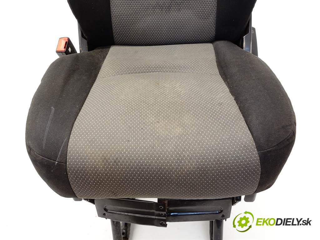 Iveco Daily IV    35C15 EURO4 107kW(145KM) 06-11  Sedadlo ľavy  (Sedačky, sedadlá)