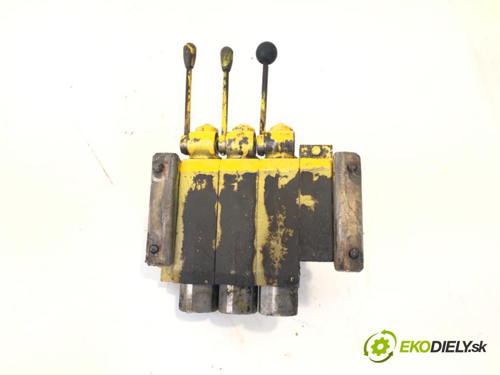 --- ---    ---  rozdělovač hydraulický 3 SEKCJE (Rozdělovače)