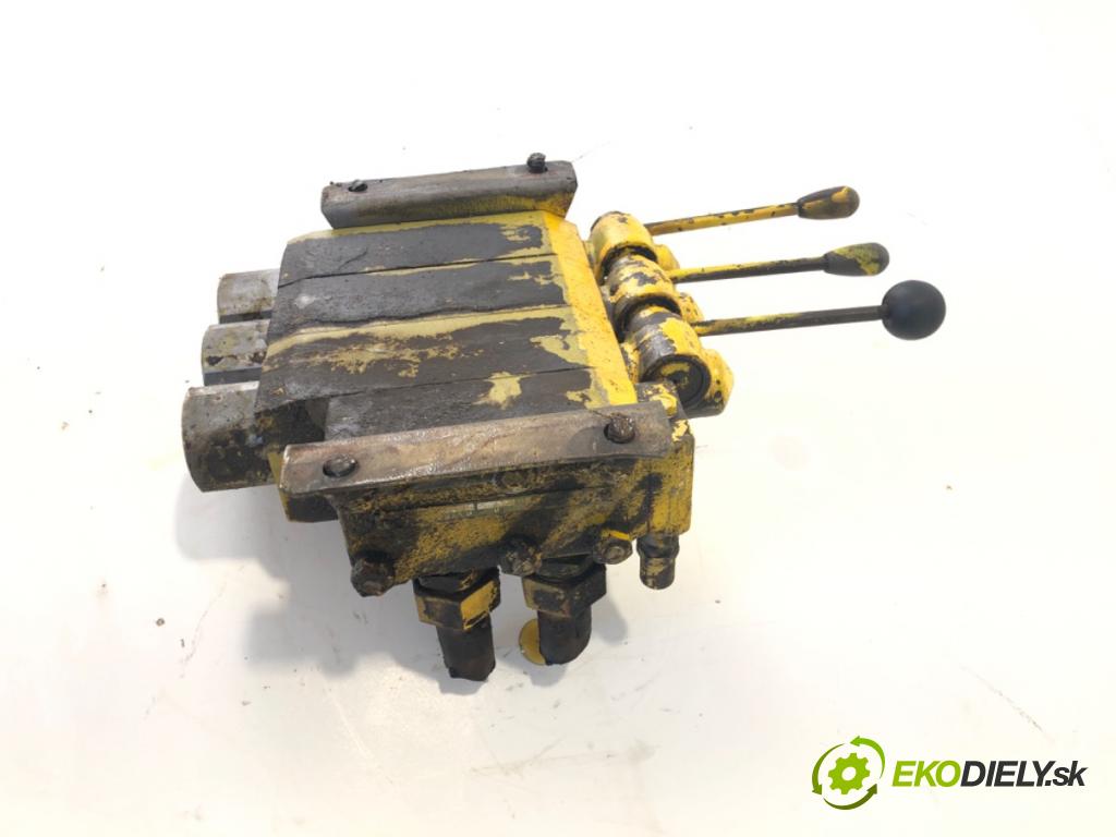 --- ---    ---  Rozdeľovač hydraulický 3 SEKCJE (Rozdeľovače)