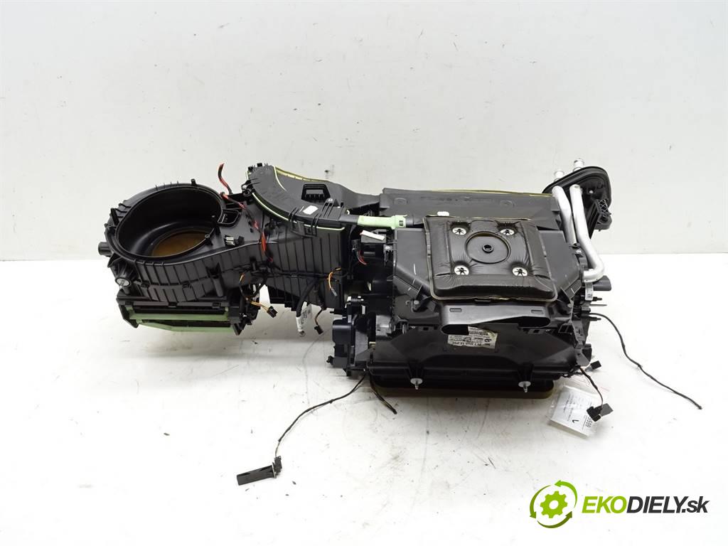 BMW 3 F30  2013 105 kW SEDAN 4D 2.0D 143KM 11-19 2000 topné těleso radiátor topení 9296823 (Radiátory topení)