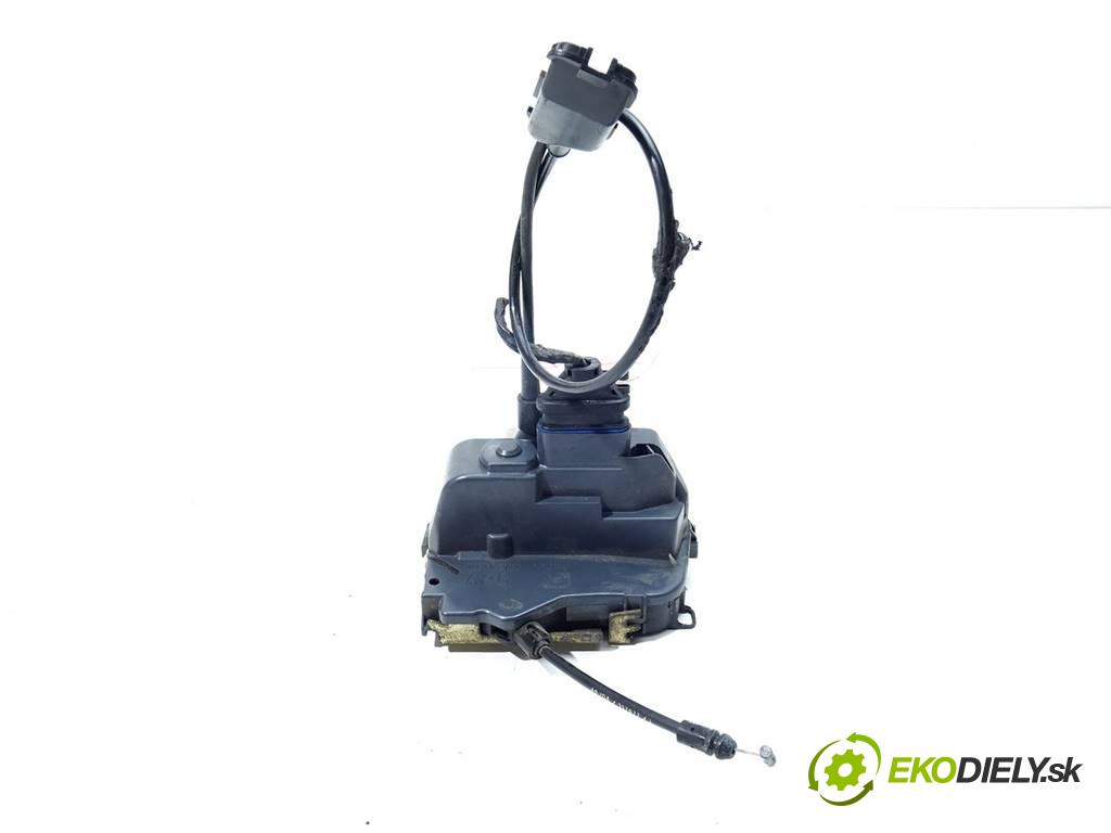 Renault Espace IV  2005  2.2DCI 150KM 02-06 2200 zámok zadní část levý 8200017958