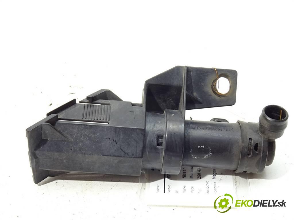 Nissan Murano I    Z50 4X4 3.5B 234KM 03-08  ostrekovača svetla ľavy  (Motorčeky, čerpadlá ostrekovačov)