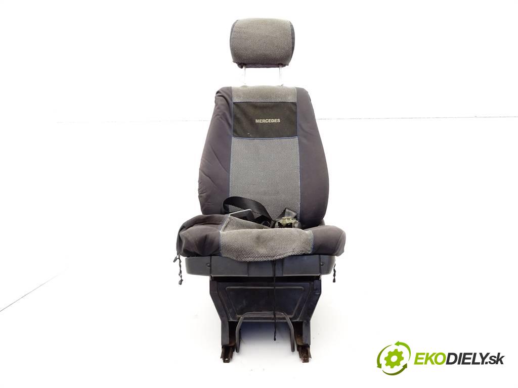 Mercedes-Benz ATEGO    815 136KM 100kW 98-04  Sedadlo pravy  (Sedačky, sedadlá)