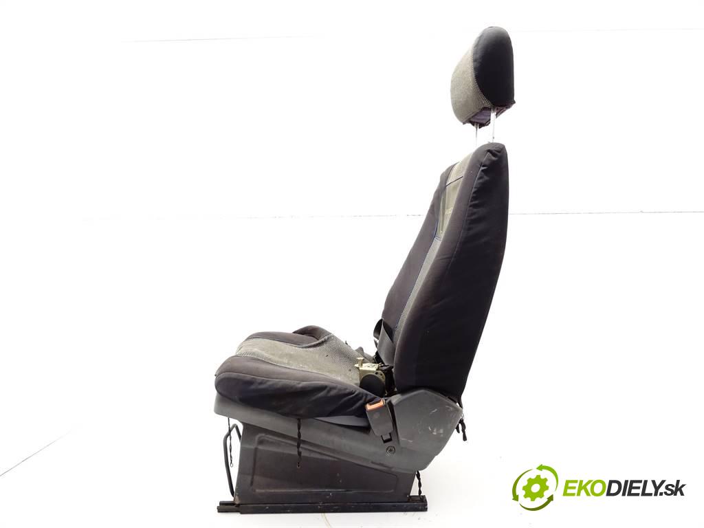 Mercedes-Benz ATEGO    815 136KM 100kW 98-04  Sedadlo pravy  (Sedačky, sedadlá)