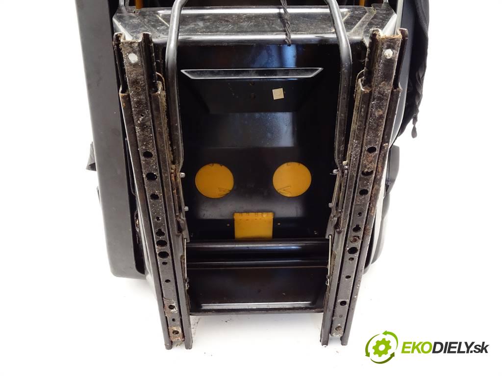 Mercedes-Benz ATEGO    815 136KM 100kW 98-04  Sedadlo pravy  (Sedačky, sedadlá)