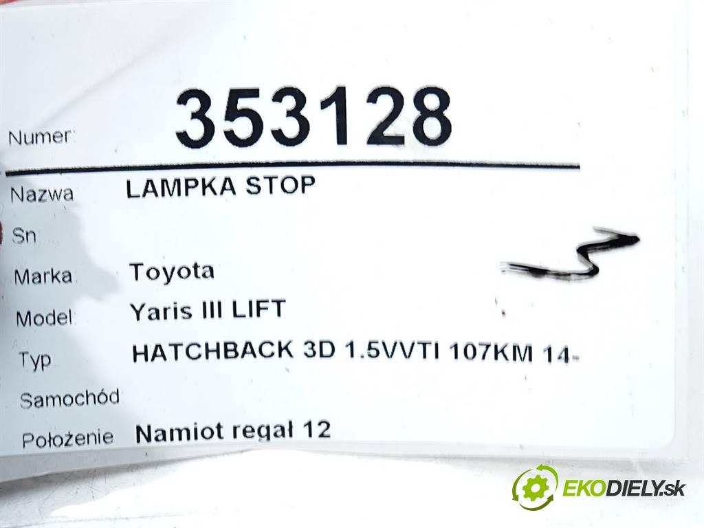 Toyota Yaris III LIFT    HATCHBACK 3D 1.5VVTI 107KM 14-  světlo světlo brzdových světel 81570-0D152