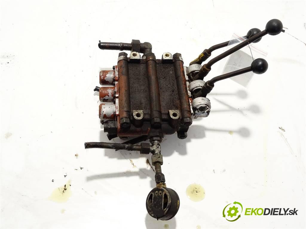 . .    .  Rozdeľovač hydraulický