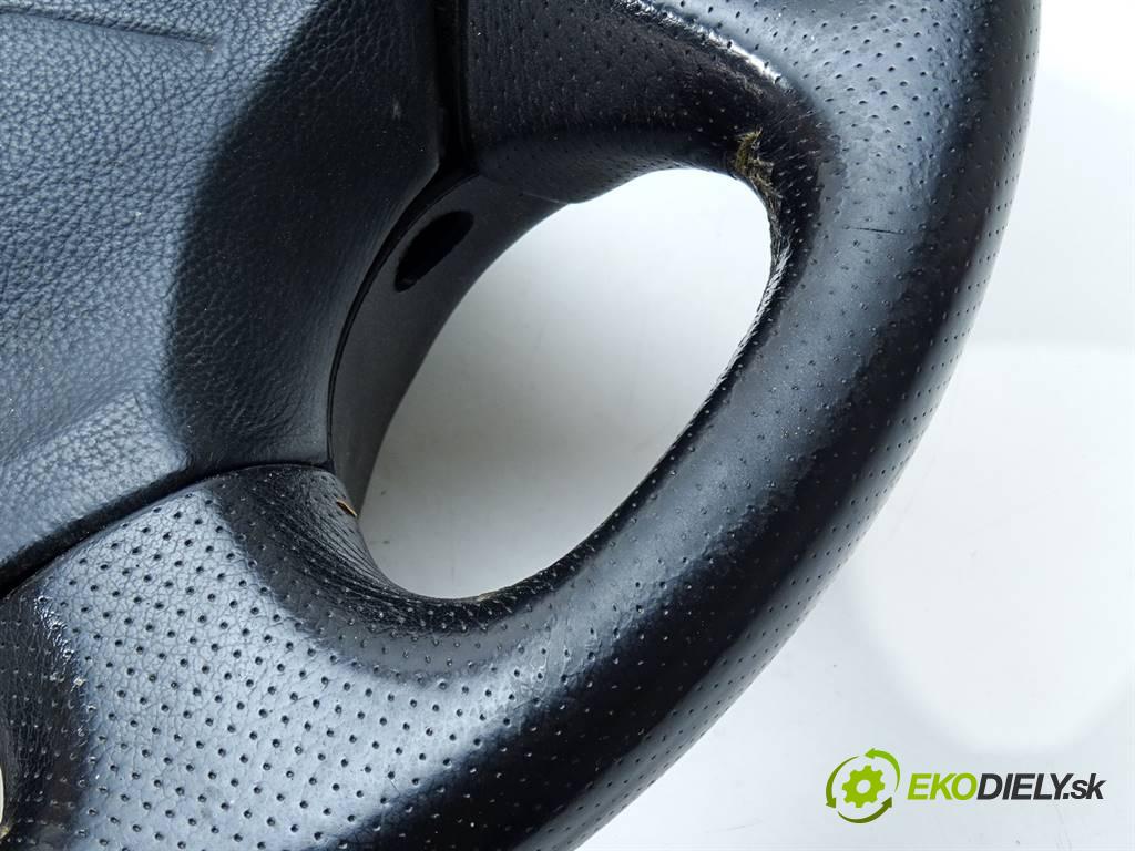 Subaru Impreza    A  volant MOMO