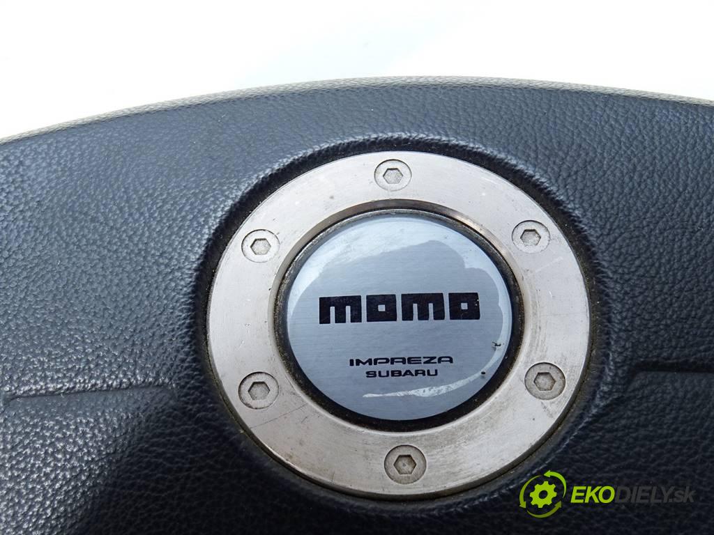 Subaru Impreza    A  volant MOMO