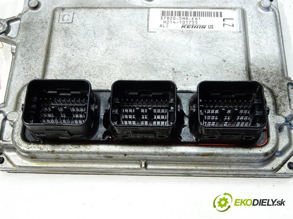 Honda Civic IX  2016 104KW KOMBI 1.8 I-VTEC 141KM 14-16 1798 riadiaca jednotka Motor 37820-5M8-E61 (Riadiace jednotky)