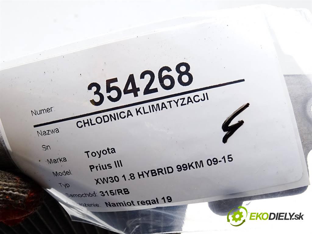 Toyota Prius III  2009 73 kW XW30 1.8 HYBRID 99KM 09-15 1800 Chladič klimatizácie  (Chladiče klimatizácie)