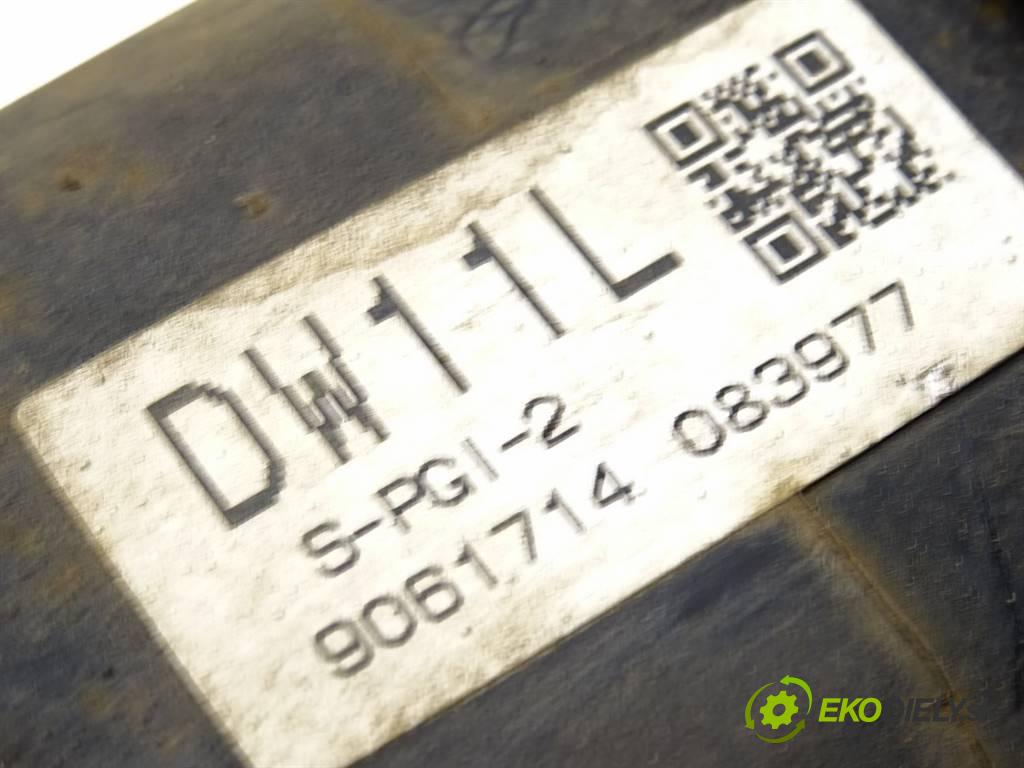 Toyota Prius III  2009 73 kW XW30 1.8 HYBRID 99KM 09-15 1800 Poloos ľavá strana DW11L (Poloosy)