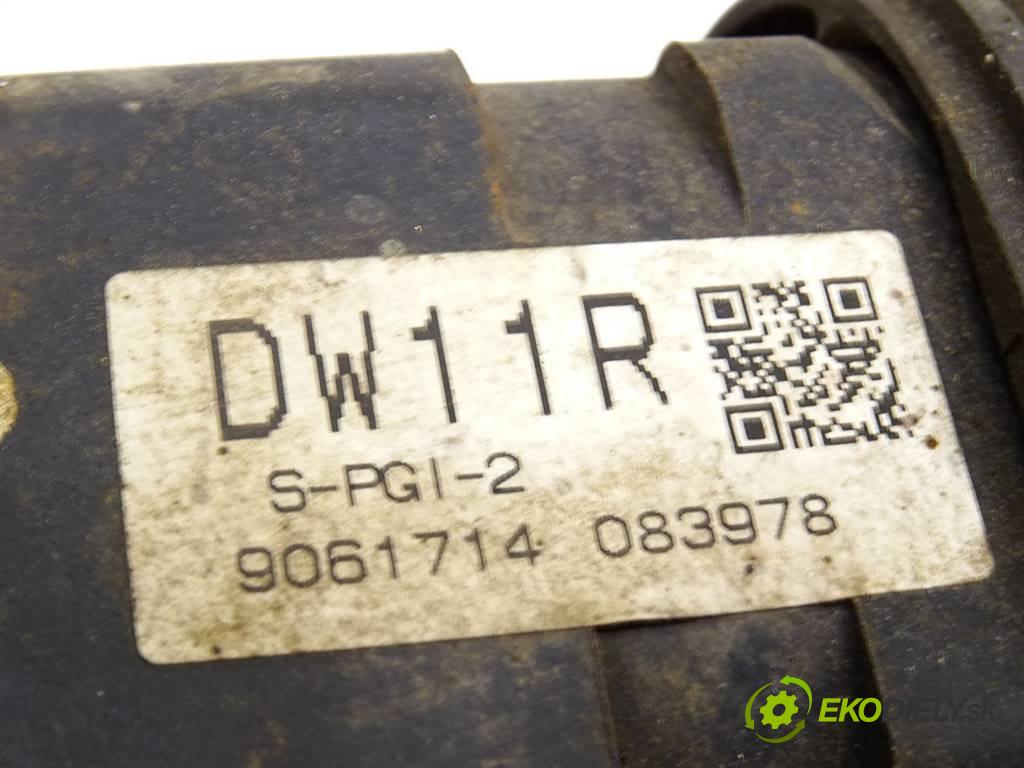 Toyota Prius III  2009 73 kW XW30 1.8 HYBRID 99KM 09-15 1800 Poloos pravá DW11R (Poloosy)