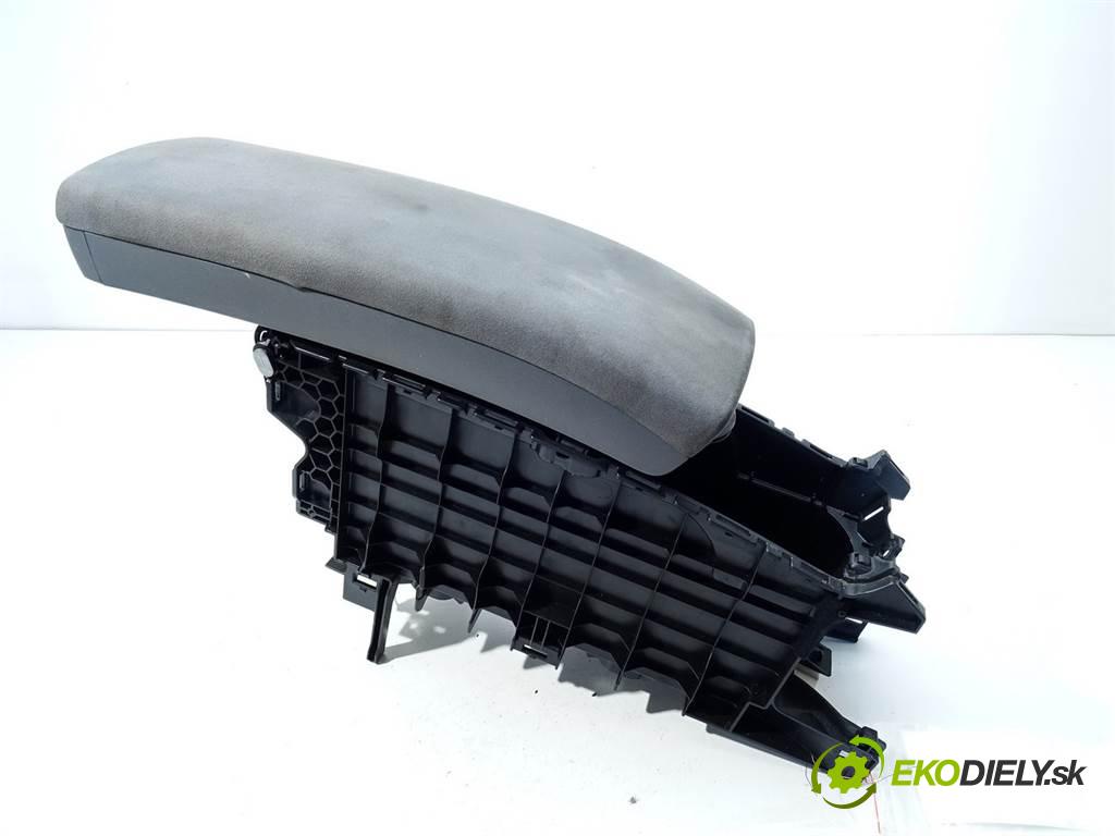 Toyota Prius III    XW30 1.8 HYBRID 99KM 09-15  Lakťová opierka  (Lakťové opierky)