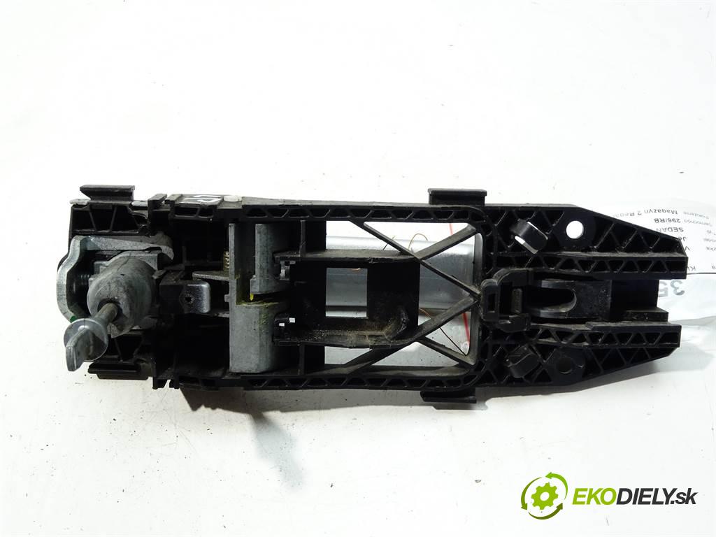 Volkswagen Jetta VI LIFT  2015 110 kW SEDAN 2.0TDI 150KM 14-18 2000 Kľučka predný ľavá strana vonkajšia  (Vonkajšie predné ľavé)