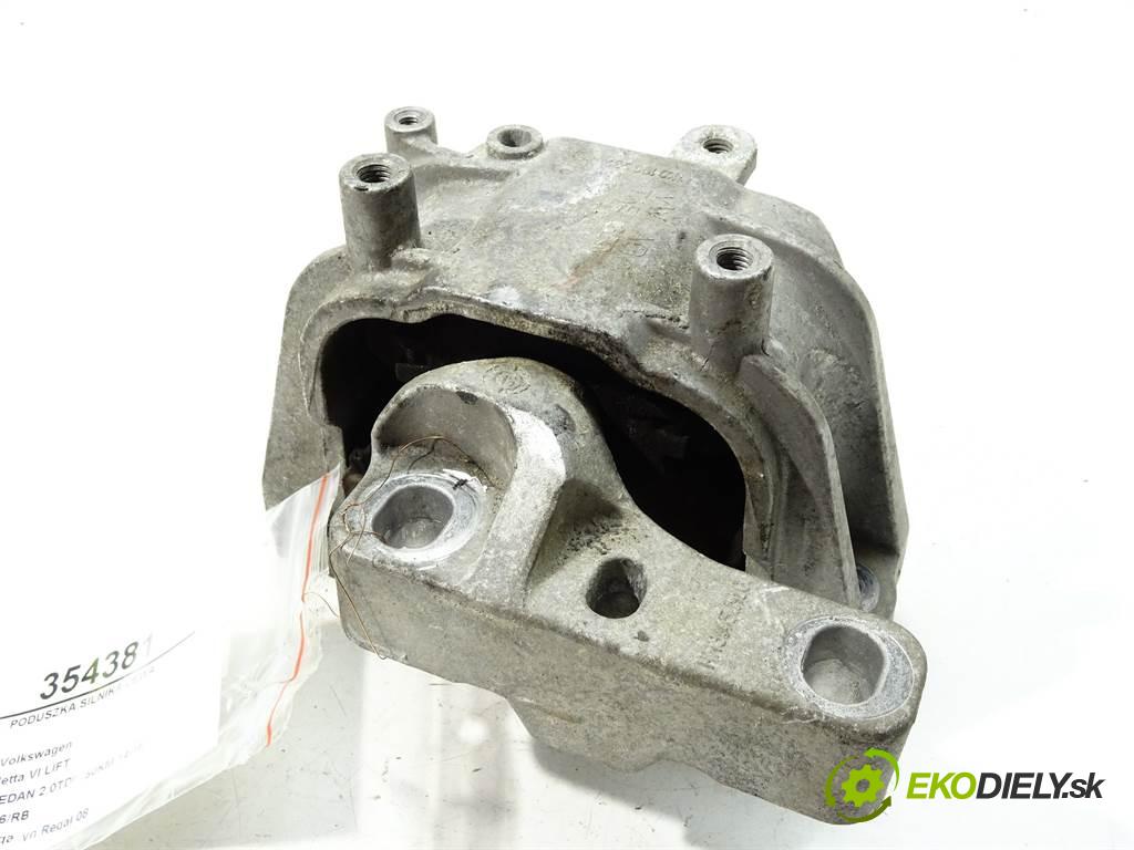 Volkswagen Jetta VI LIFT  2015 110 kW SEDAN 2.0TDI 150KM 14-18 2000 AirBag Motor ľavá strana  (Držiaky motora)