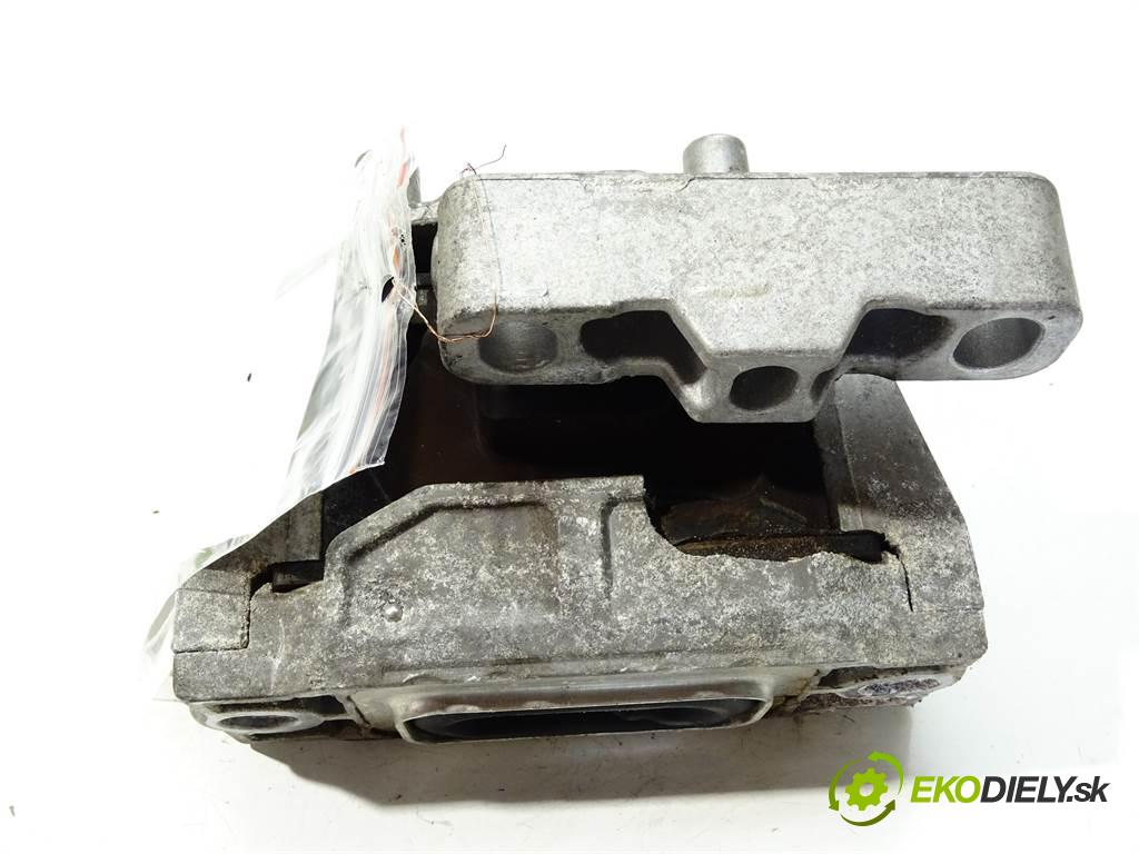 Volkswagen Jetta VI LIFT  2015 110 kW SEDAN 2.0TDI 150KM 14-18 2000 AirBag Motor ľavá strana  (Držiaky motora)