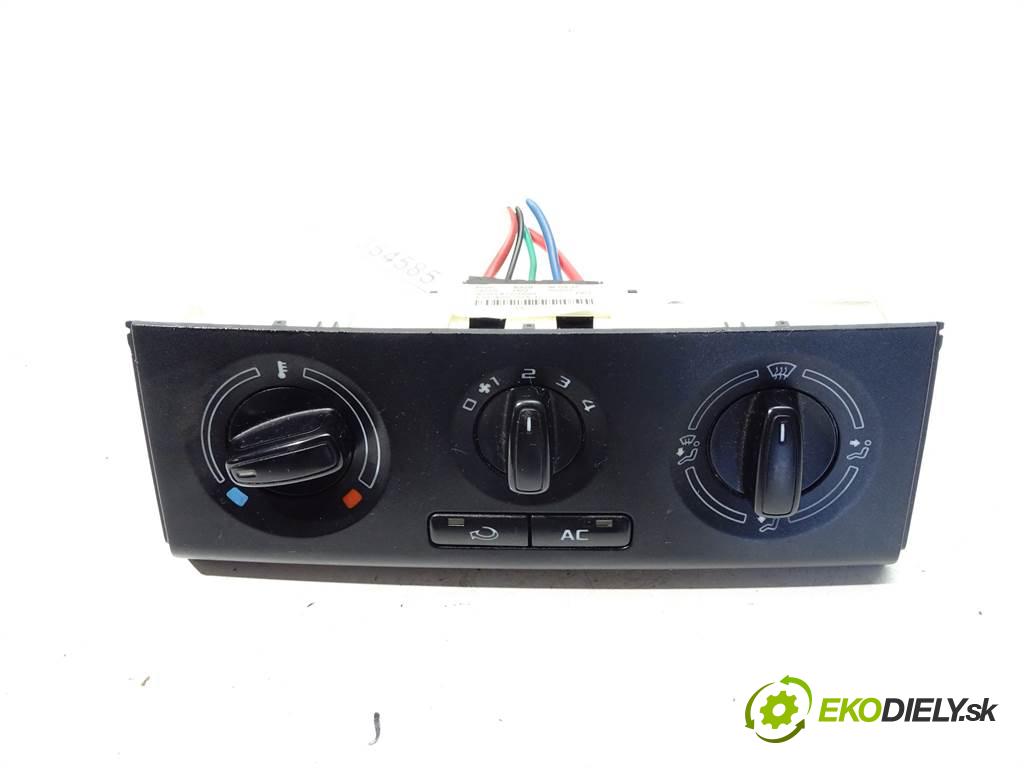 Skoda Fabia II  2014 77 kW LIFT HATCHBACK 5D 1.2TSI 105KM 06-14 1200 Panel ovládania kúrenia 5J0820045D (Prepínače, spínače, tlačidlá a ovládače kúrenia)