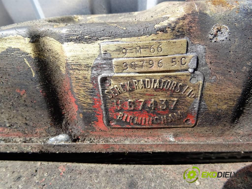 MASSEY FERGUSON 410    .  Chladič vody