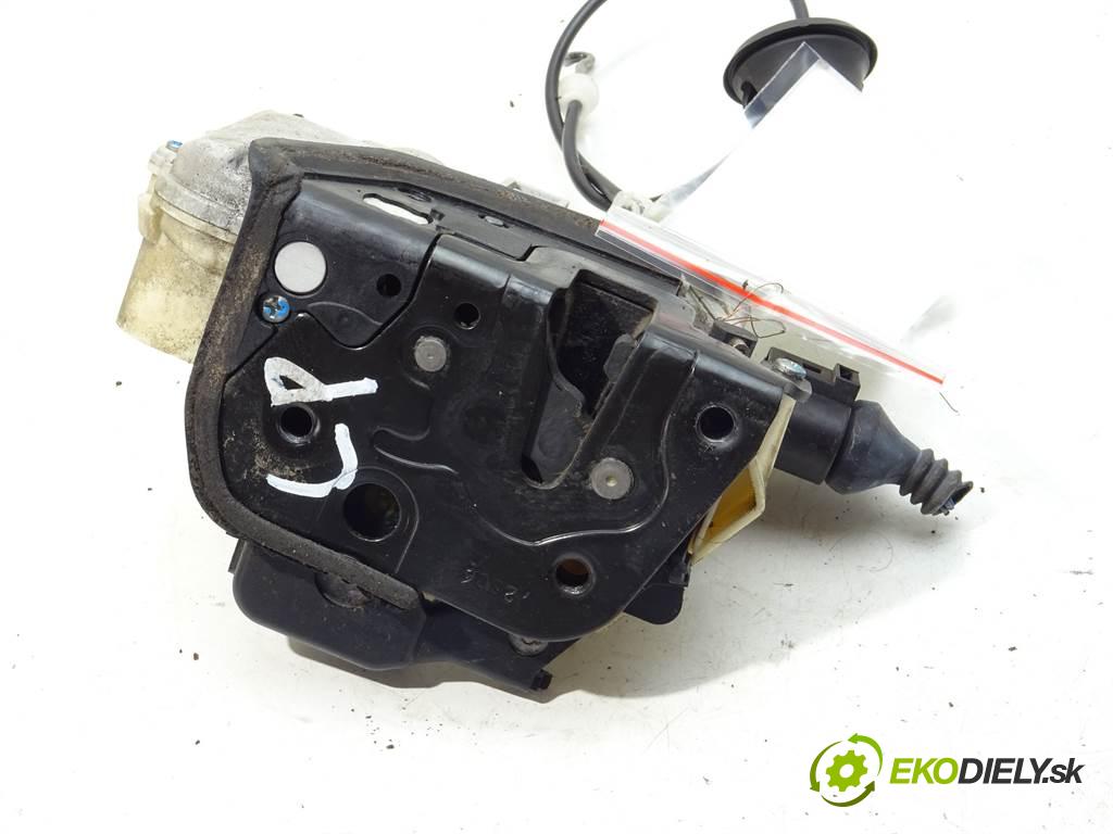 Audi A4 B7  2006 103KW KOMBI 5D 2.0TDI 140KM 04-08 1968 zámok přední část levý 8E1837015AA
