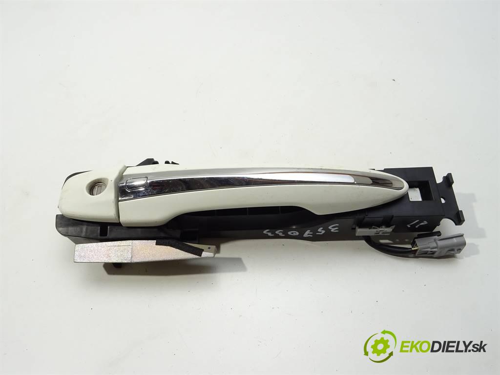 Infiniti Q50S  2018 223 kW SEDAN 4D 3.0T V6 303KM 14- 3000 Kľučka predný ľavá strana vonkajšia  (Vonkajšie predné ľavé)