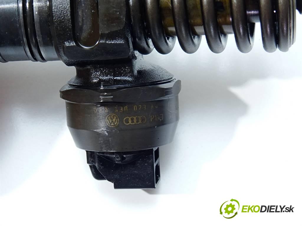 Audi A4 B6  2003 74 kW SEDAN 4D 1.9TDI 101KM 00-04 1900 vstrekovače 038130073AJ 0414720037 (Vstrekovače)