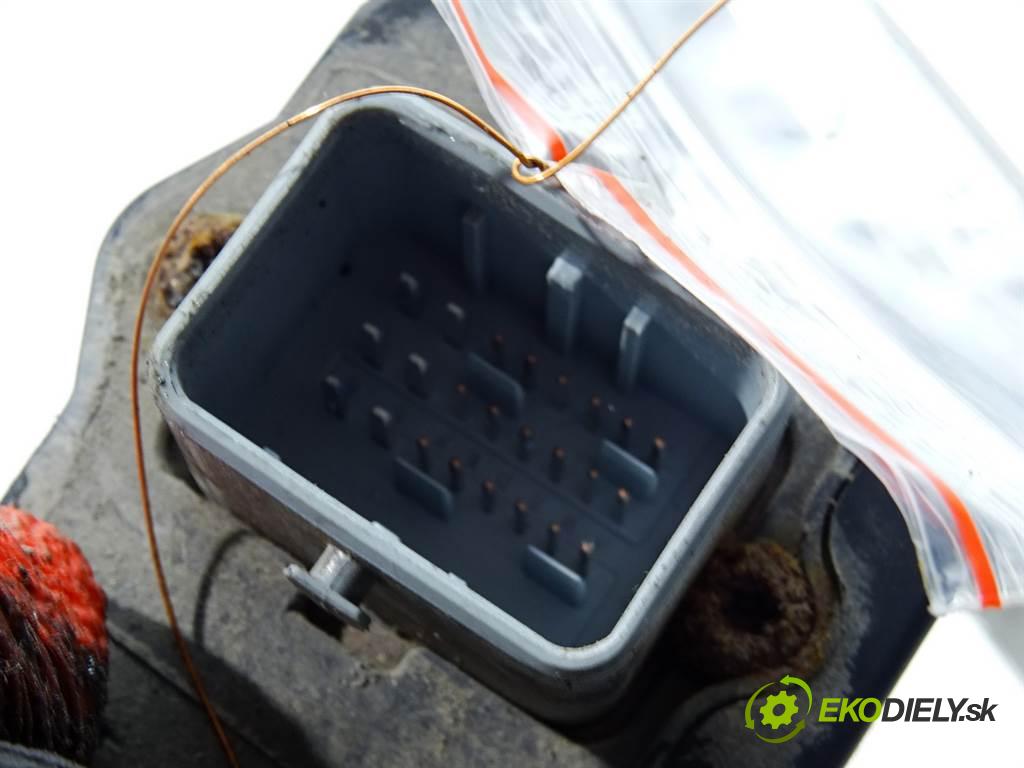 Renault Espace IV LIFT    2.0DCI 173KM 02-14  BRZDA: ruční elektrický 8200611957 (Ruční brzdy)