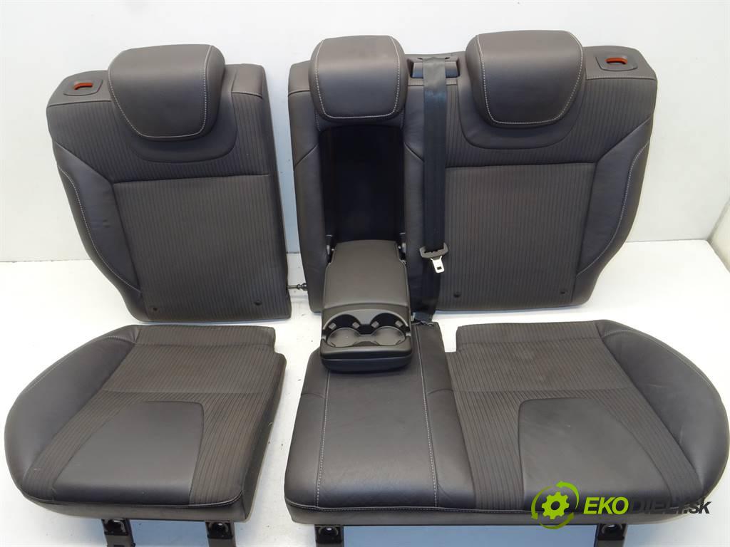 Ford Focus III  2011 85 kW MK3 HATCHBACK 5D 1.6TDCI 115KM 10-14 1600 Sedadlo zad  (Sedačky, sedadlá)