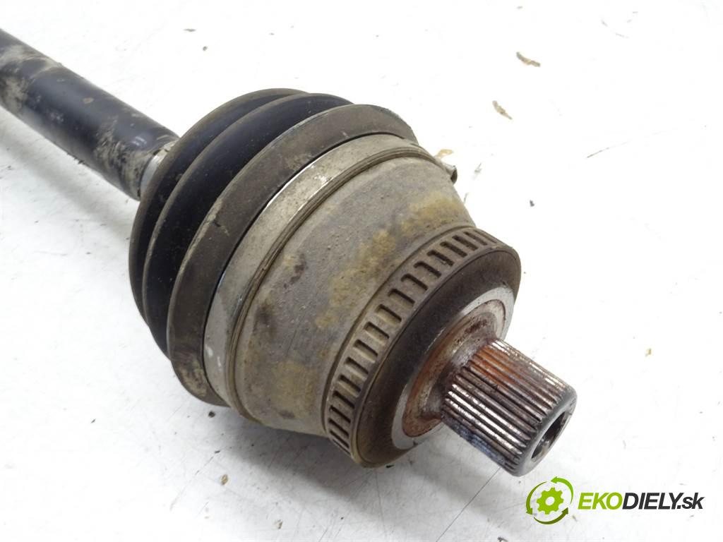 Audi A4 B6  2002 96 kW KOMBI 5D 1.9TDI 130KM 00-04 1900 Poloos pravá  (Poloosy)