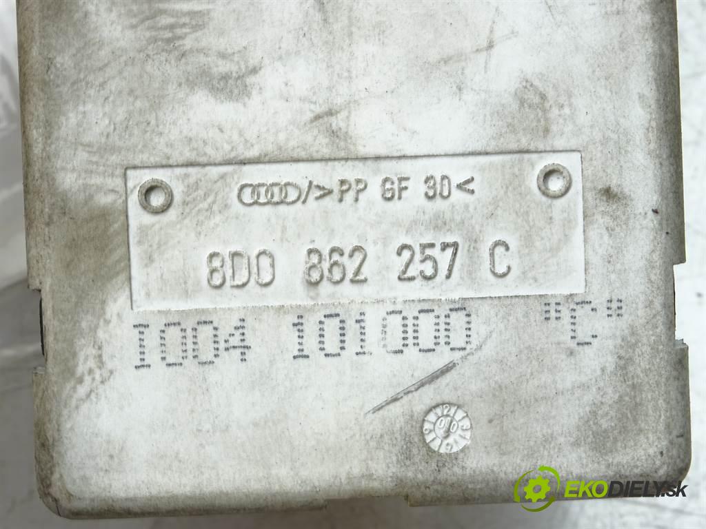 Audi A3 8L  2000 81KW HATCHBACK 5D 1.9TDI 110KM 96-00 1900 pumpa centrálneho zámku 8D0862257C (Riadiace jednotky centrálneho zámku)