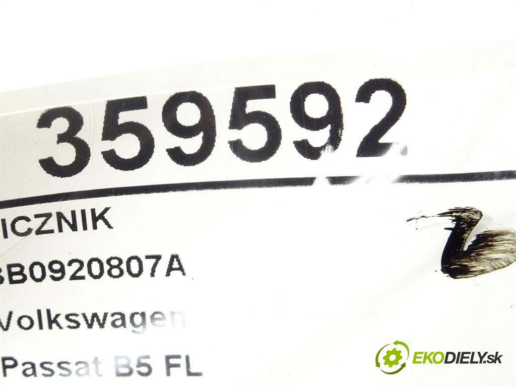 Volkswagen Passat B5 FL  2002 96 kW SEDAN 4D 1.9TDI 101KM 00-05 1900 Prístrojovka 3B0920807A (Prístrojové dosky, displeje)
