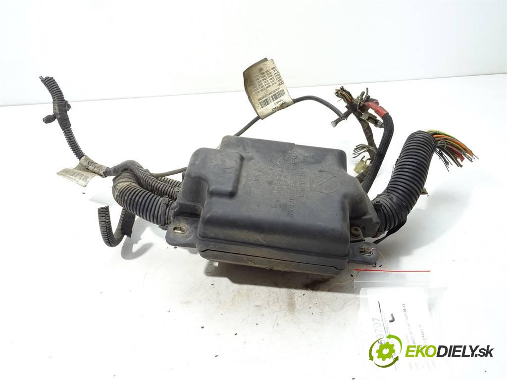 Fiat Grande Punto  2009 57 kW HATCHBACK 5D 1.4B 78KM 05-12 1400 skříňka poistková  (Pojistkové skříňky)