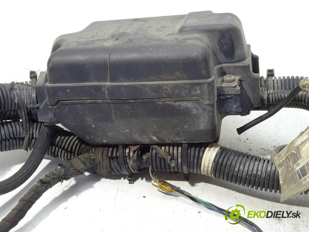 Fiat Grande Punto  2009 57 kW HATCHBACK 5D 1.4B 78KM 05-12 1400 skříňka poistková  (Pojistkové skříňky)