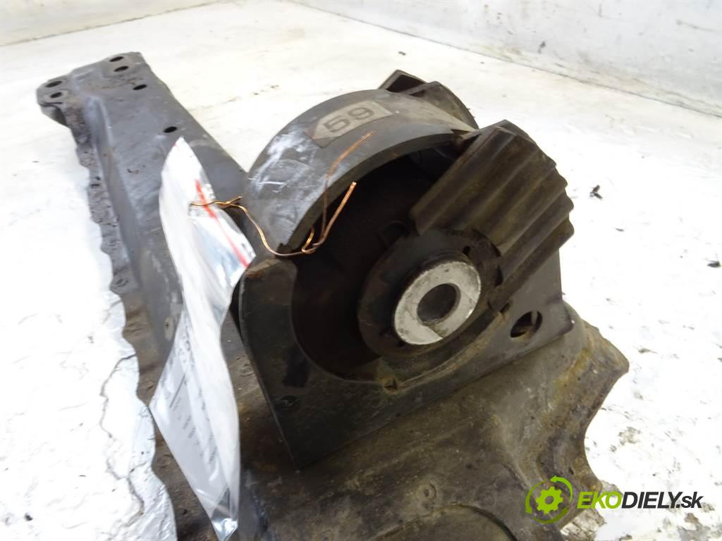 Toyota RAV4 III    LIFT 4WD 2.2D-4D 150KM 05-12  Výstuha pod chladiče