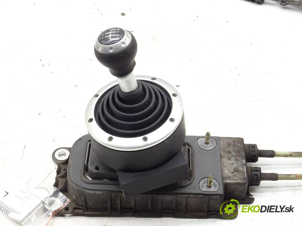 Audi TT  1999  1.8T 180KM 98-06 1800 Kulisa 1J0711061C (Rýchlostné páky / kulisy)