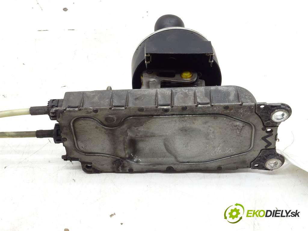 Audi TT  1999  1.8T 180KM 98-06 1800 Kulisa 1J0711061C (Rýchlostné páky / kulisy)