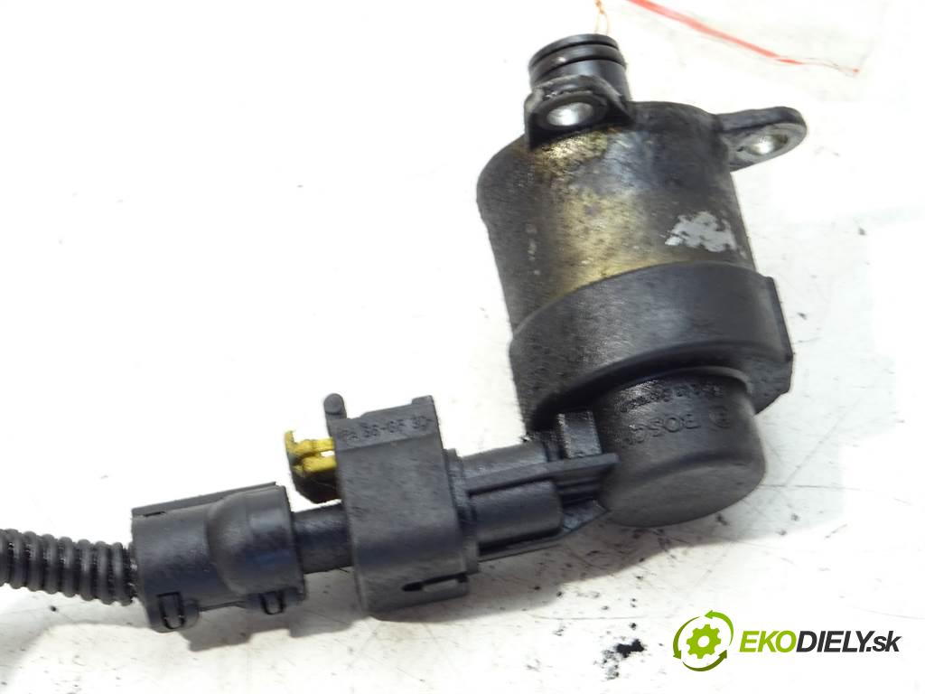 Opel Vectra C  2004 88 kW KOMBI 5D 1.9CDTI 120KM 02-08 2000 Regulátor tlaku paliva  (Ostatné)