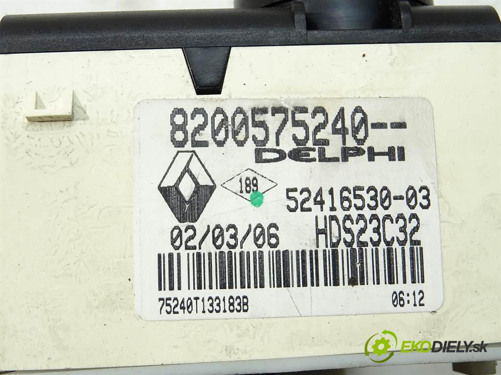 Renault Laguna II  2006 125 kW ANGLIK LIFT HATCHBACK 5D 2.0T 170KM 01-07 2000 Panel ovládania kúrenia 8200575240 (Prepínače, spínače, tlačidlá a ovládače kúrenia)