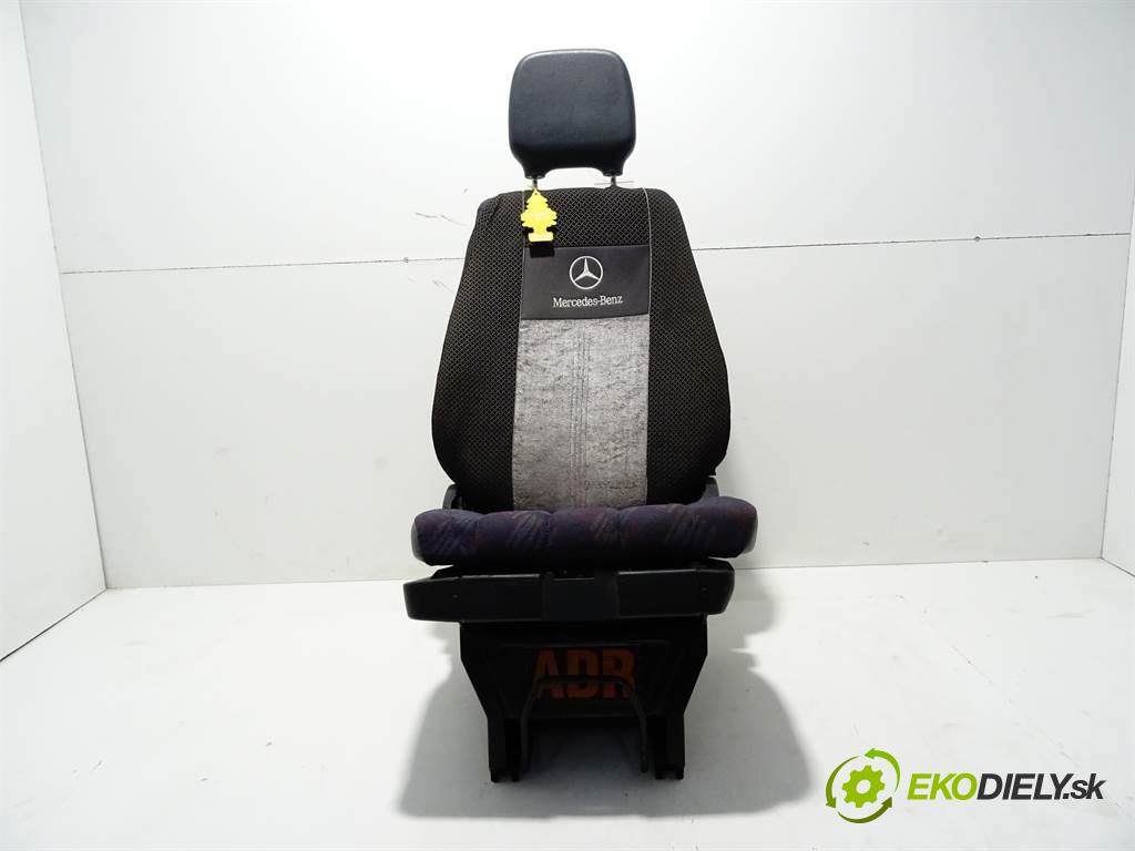 Mercedes-Benz ATEGO    MP1 4.2D 152KM 96-02  Sedadlo pravy  (Sedačky, sedadlá)