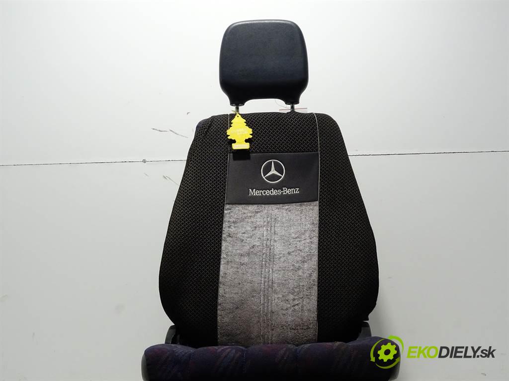 Mercedes-Benz ATEGO    MP1 4.2D 152KM 96-02  Sedadlo pravy  (Sedačky, sedadlá)