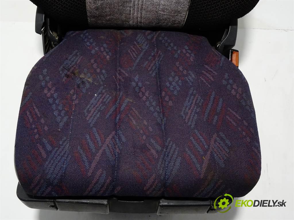 Mercedes-Benz ATEGO    MP1 4.2D 152KM 96-02  Sedadlo pravy  (Sedačky, sedadlá)