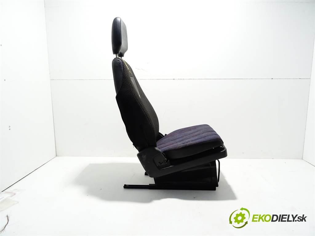 Mercedes-Benz ATEGO    MP1 4.2D 152KM 96-02  Sedadlo pravy  (Sedačky, sedadlá)