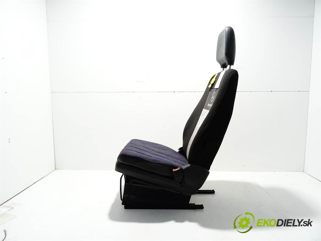 Mercedes-Benz ATEGO    MP1 4.2D 152KM 96-02  Sedadlo pravy  (Sedačky, sedadlá)