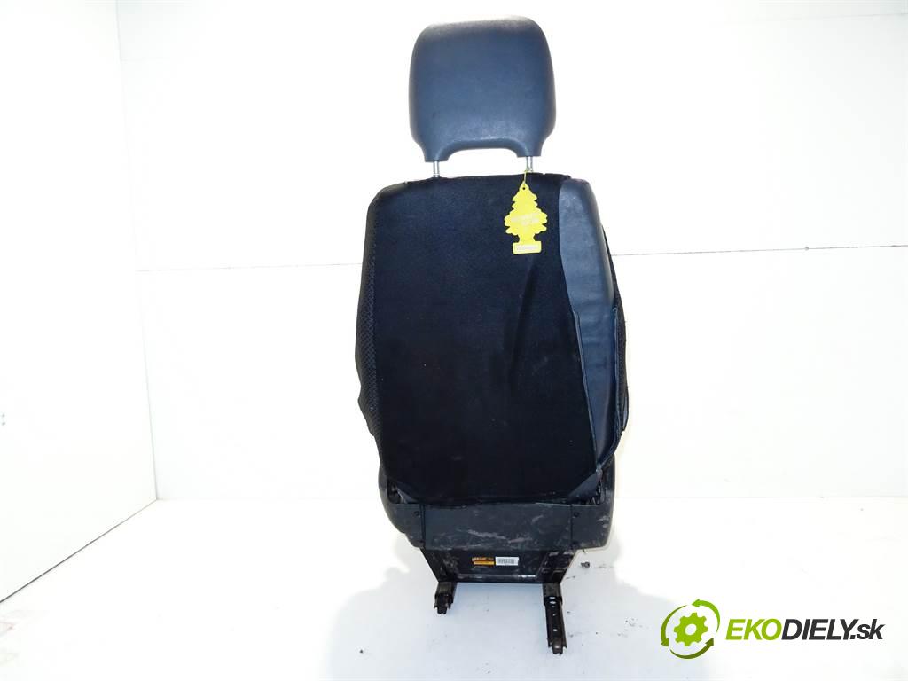 Mercedes-Benz ATEGO    MP1 4.2D 152KM 96-02  Sedadlo pravy  (Sedačky, sedadlá)