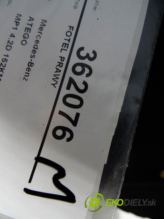 Mercedes-Benz ATEGO    MP1 4.2D 152KM 96-02  Sedadlo pravy  (Sedačky, sedadlá)